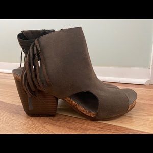 Size 8 1/2 ankle boots. Brown